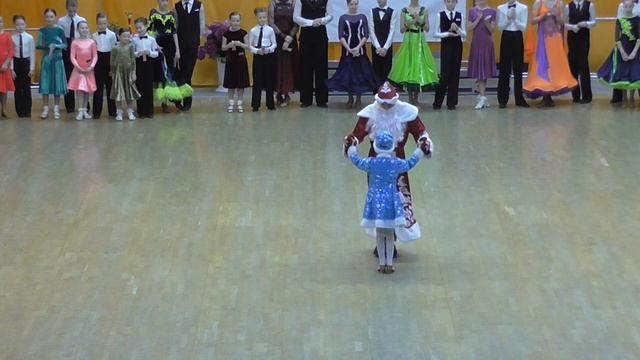 Танец Деда Мороза и Снегурочки смотреть онлайн