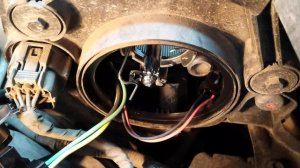 Замена лампы габаритного света KIA Rio