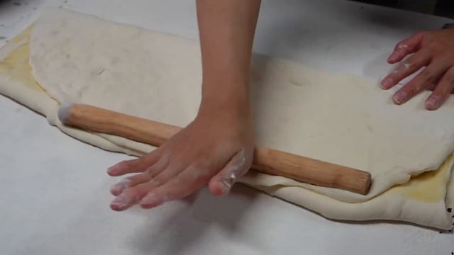 Giant Scallion Pancake, Giant Sesame Pancake, Pan-Fried Buns / 蔥花大餅,芝麻大餅,煎包 - Taiwanese Street Food смотреть онлайн