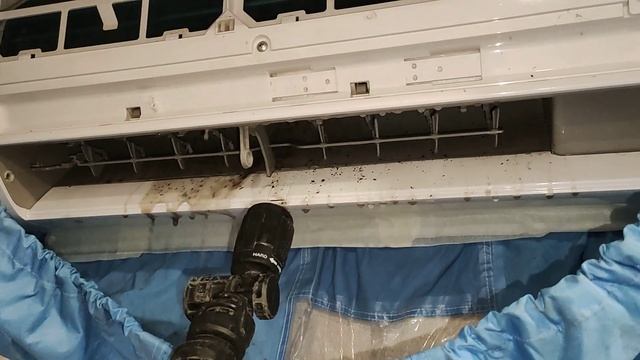 Чистка сплит системы с помощью мойки высокого давления (внутренний блок) смотреть онлайн