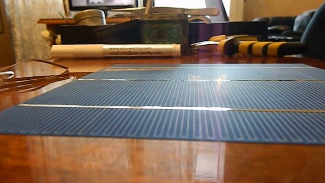 Как спаять солнечные элементы | How to solder solar cells together смотреть онлайн