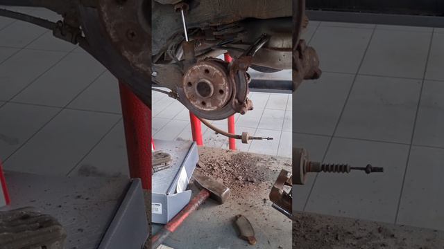 Ja oszczędnie użytkować tarcze hamulcowe tył Opel Astra G смотреть онлайн