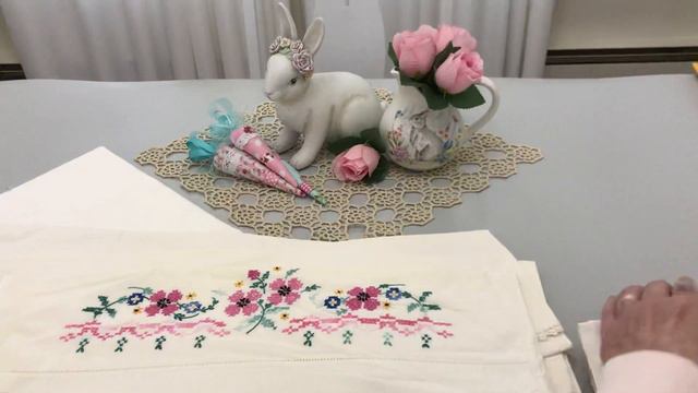 Chatting & Showing Embroidered Vintage Linens смотреть онлайн