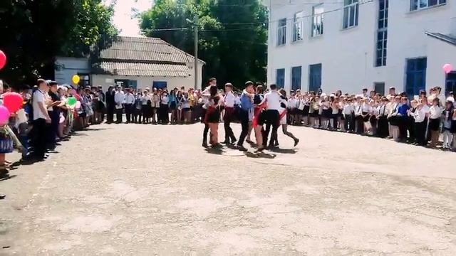 Вальс 42 школа 2016 (kelly clarkson because of you) смотреть онлайн