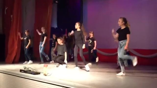 Танец из лагеря КОМПЬЮТЕРиЯ(2) смотреть онлайн