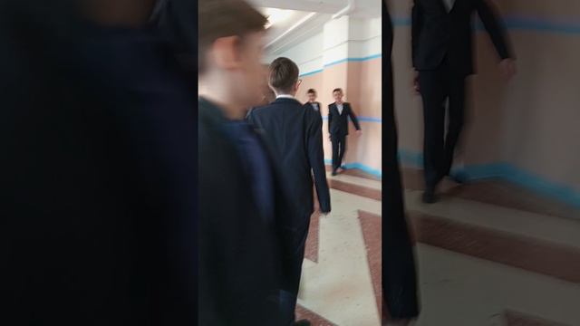 типичная Перемена в школе😂😂 первый лицей называется. смотреть онлайн