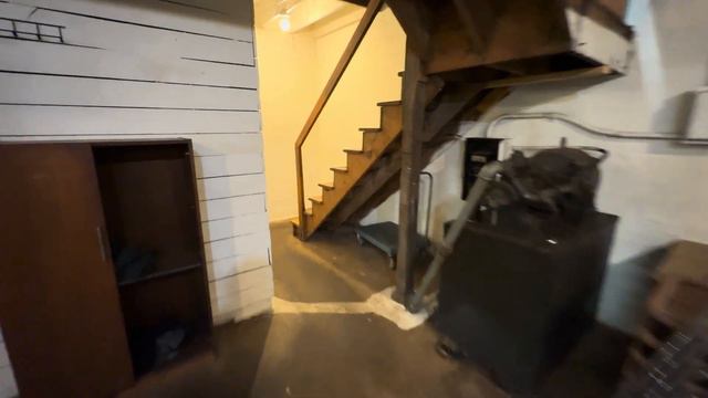 A Tale of some Delicious Cake, an Awesome Person, and an Amazing 1946 Manual Hydraulic Elevator смотреть онлайн