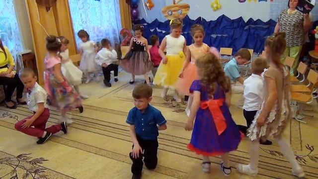 Дошкольный вальс(детский сад № 21 Артемовский) смотреть онлайн