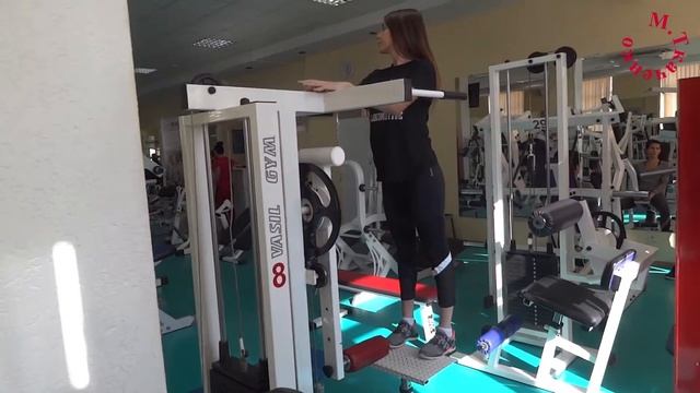 Качаем икроножные мышцы! Красивые девушки в пауэрлифтинге. смотреть онлайн