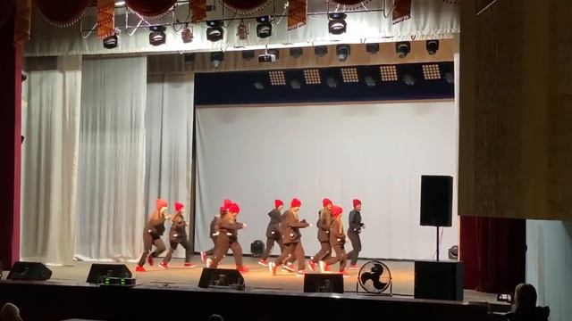 Студия эстрадного мастерства "Триумф"? (средняя группа) - "Джазуем немного" смотреть онлайн