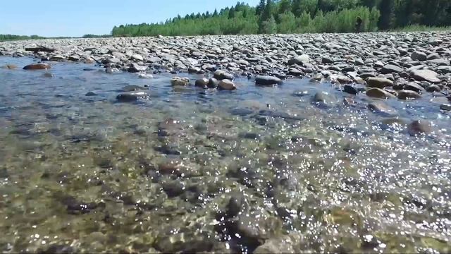 Квадрокоптер садится в воду и продолжает снимать. смотреть онлайн