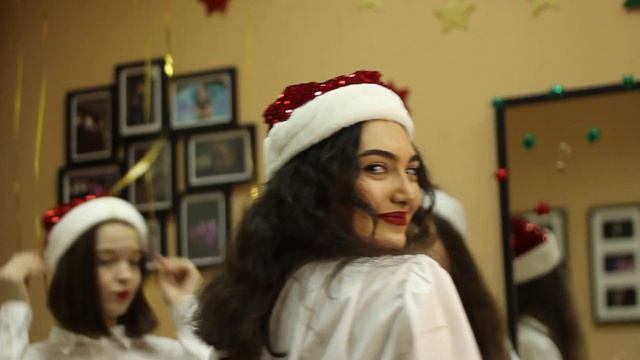 Ансамбль "Триумф" - All i want for Christmas смотреть онлайн