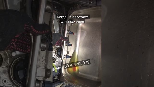 Троит двигатель Ауди А4 и вот проблема , полный цилиндр бензина #shortsvideo #хочувтренды