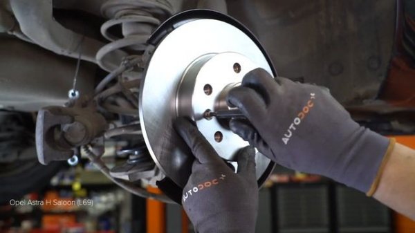 Как заменить задние тормозные диски на OPEL ASTRA H Седан [ВИДЕОУРОК AUTODOC]
