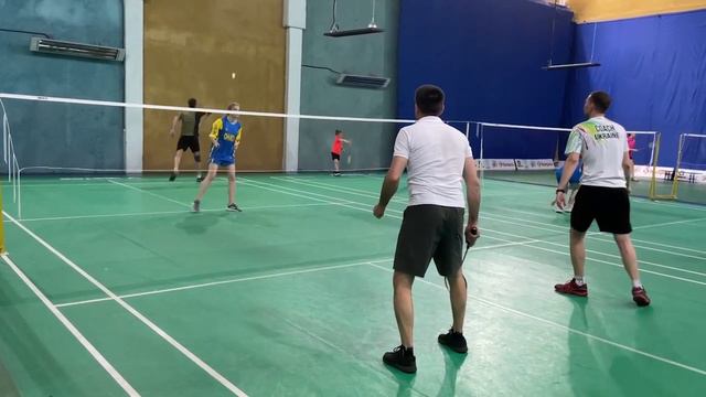 Спорт Майдан - 9 Благодійні змагання з бадмінтону та дитячого футзалу смотреть онлайн