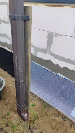 Выведение сетки Bautex Krepix2000 в месте примыкания фасада к цоколю, в месте будущего термошва