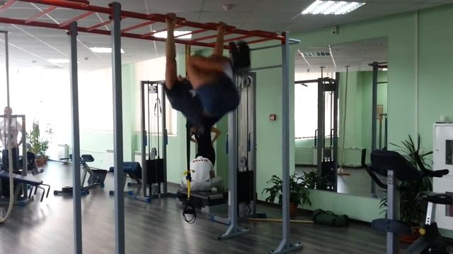 Вращение корпуса тела в висе на турнике | Sliderlife.ru - Спортивная Социальная сеть смотреть онлайн