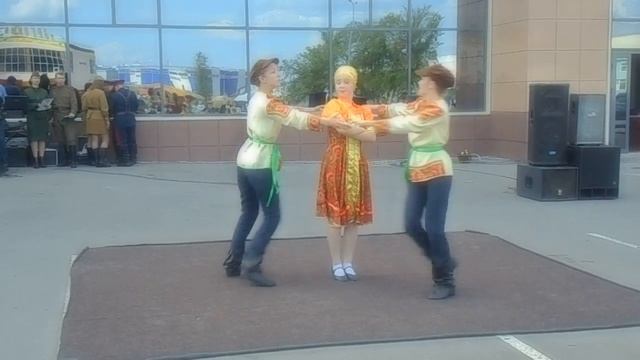 русско-народный на прогулке.студия Байсан смотреть онлайн