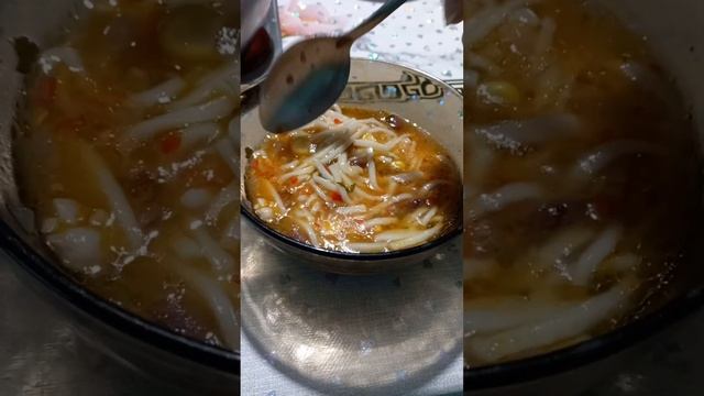 Лапша по домашнему с кукурузой и фасолью.