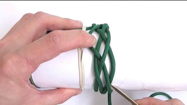 Gaucho knot paracord bracelet- starting simple смотреть онлайн