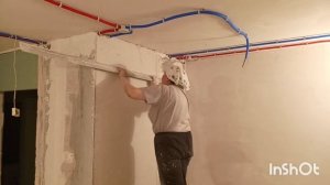 Как подрезать штукатурку правилом трапеция