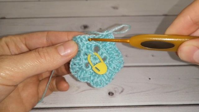 Берет крючком "Крупные Листья"//Как связать берет крючком//Crochet beret//Часть - 1 смотреть онлайн