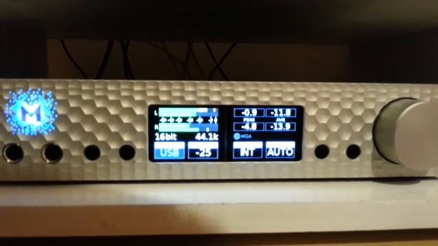 Mytek Brooklyn DAC playing with Luxman and B&W 803 смотреть онлайн
