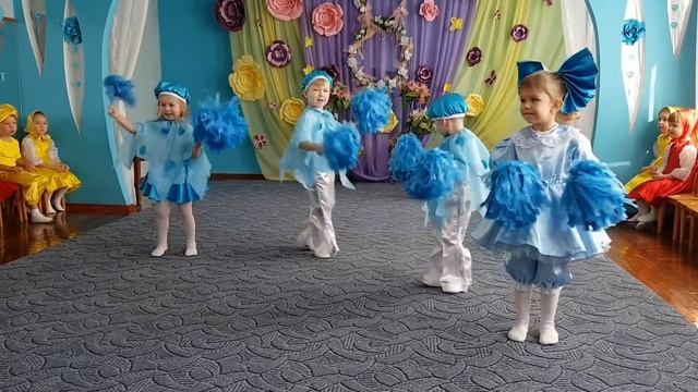 ? ? Весенний утренник в Детском Саду ★ 8 марта ★ Праздник Весны В ДЕТСКОМ САДУ ★ Танец Капельки смотреть онлайн