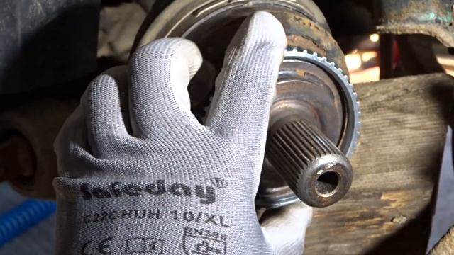 Замена кольца АБС на ШРУСе. ABS ring replacement Volvo, Audi, VW смотреть онлайн