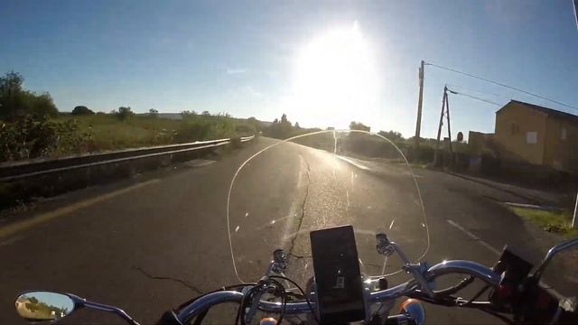 honda shadow 125, découverte d'une super route pleine de virages!!!! смотреть онлайн