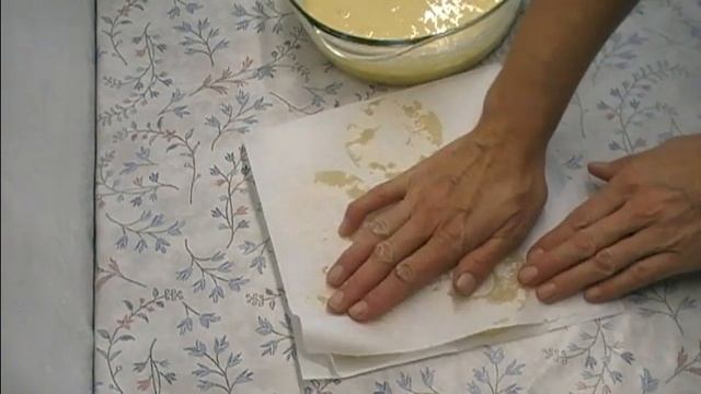 ВЗЯЛА АНАНАСЫ И ЗАЛИЛА ИХ ТЕСТОМ ПОЛУЧИЛСЯ БЫСТРЫЙ  ПИРОГ С АНАНАСАМИ. ПЕРЕВЕРТЫШ.