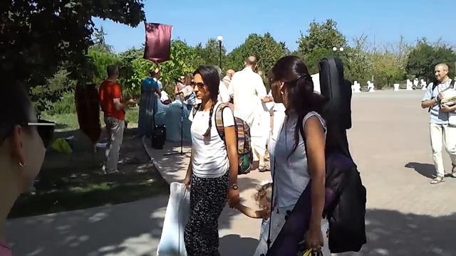 Я календарь переверну и снова Кришна мне поет... смотреть онлайн