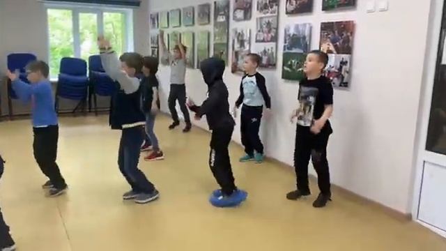 Танцевальное утро в English Town 1 смотреть онлайн