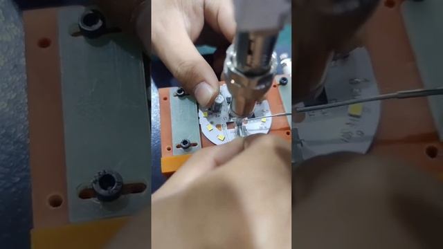 AC LED bulb solder смотреть онлайн