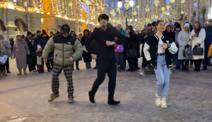 Мадина Remix Лезгинка 2023 Парень И Девушка Танцуют Круто Бомбят Улицу Никольская Москва ALISHKA