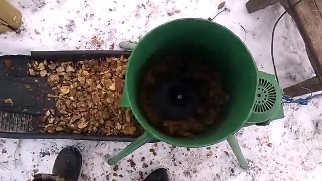 самодельный кормоизмельчитель. смотреть онлайн