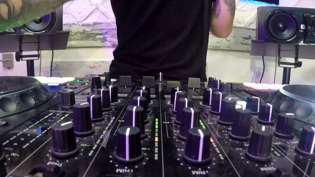 DJ MAX STROGIY - Bass Tech House (December 2021) смотреть онлайн