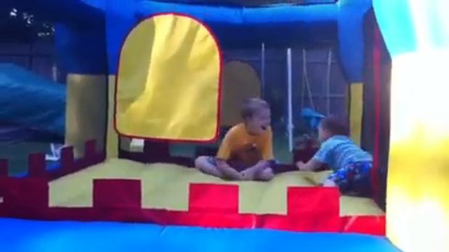 Lucien Bouncy Castle смотреть онлайн