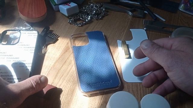 Чехол - бампер на Iphone 12 с кожаной вставкой.m4v