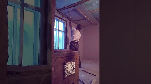 Как крепить гипсокартон на потолок в одного смотреть онлайн
