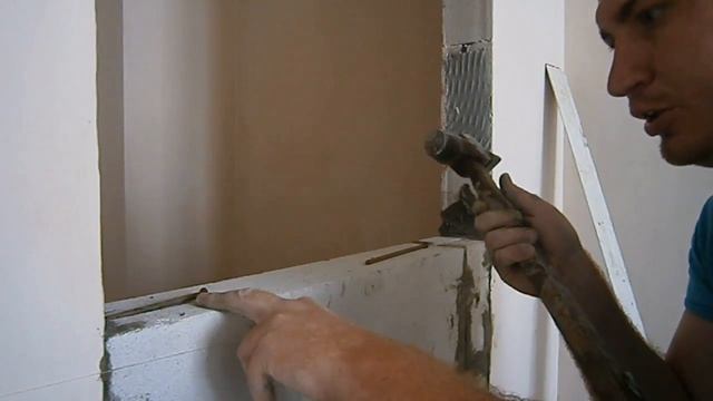 Кладем стену с газобетона. Закладываем дверной проем газоблоками. Ремонт. repair. смотреть онлайн
