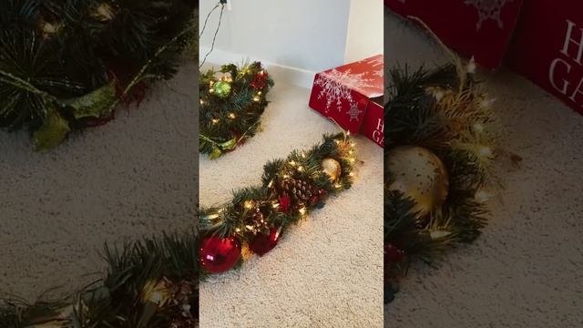 Making A Festive Christmas Wreath From A Garland! #christmaswreath #christmasdecor #wreathmaking смотреть онлайн