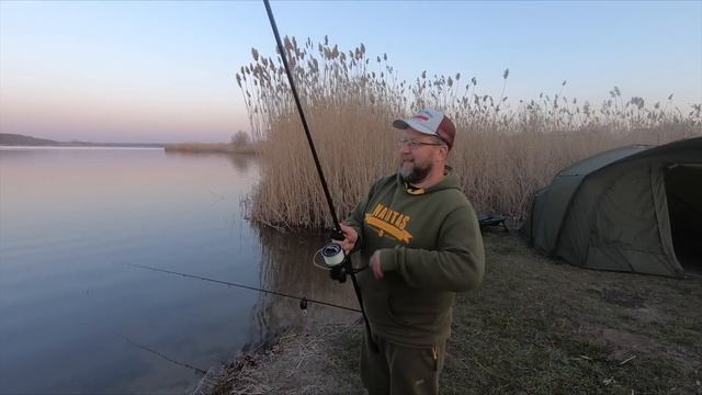 ЛОВЛЯ КАРПА ВЕСНОЙ - ФЛЕТ ФИДЕР РАБОТАЕТ ВСЕГДА! смотреть онлайн