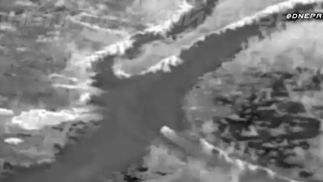 Всушная моторная лодка ушла на дно Днепра смотреть онлайн