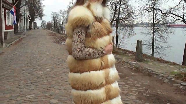 Vest fox fur Saga Royal Fox by designer Massimo Verde. смотреть онлайн