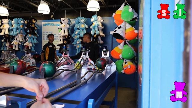 They Almost Wouldn't Let Me Win Anymore at this Carnival Game Bowler Roller! смотреть онлайн