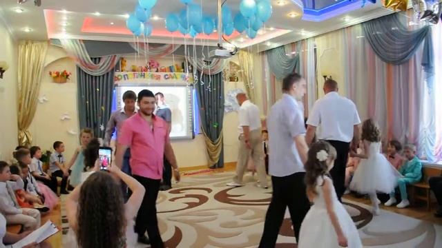 Танец папы и дочки (И.Николаев) смотреть онлайн