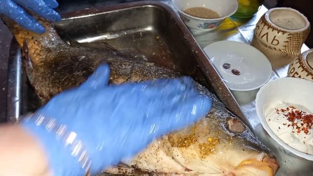 Короп в сметані запечений розтає в роті та хрумкотить насінням кунжута. смотреть онлайн