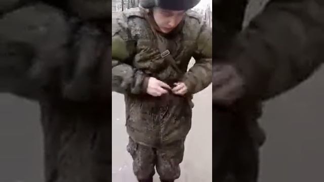 И таких берут в АРМИЮ :(( смотреть онлайн