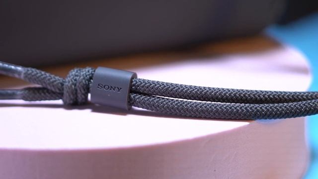 Loa Sony SRS-XE 200 - loa du lịch có thiết kế độc lạ, bền bỉ смотреть онлайн